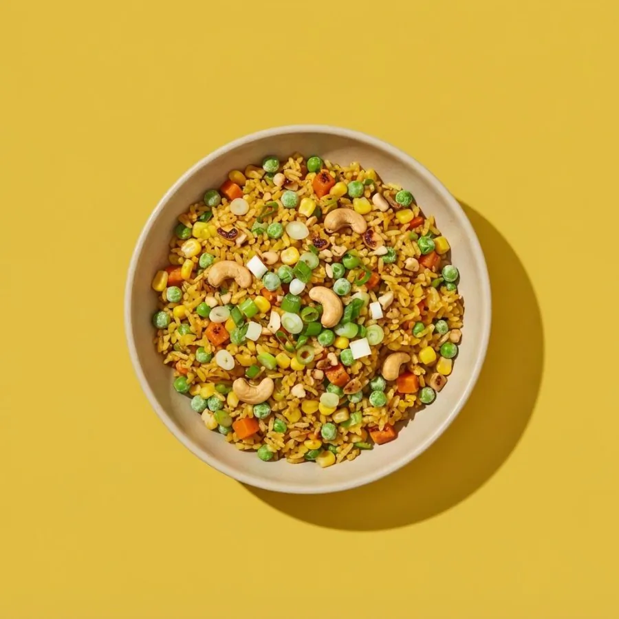 Riz sauté aux légumes et aux noix de cajou
