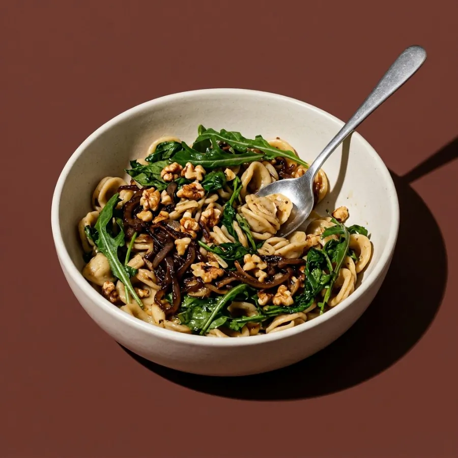 Nudeln mit karamellisierten Zwiebeln und Rucola, Foto 3