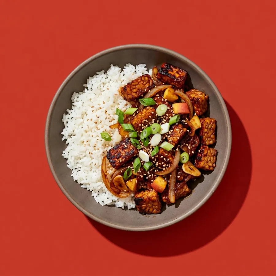 Tempeh-Bulgogi aus der Pfanne mit Reis