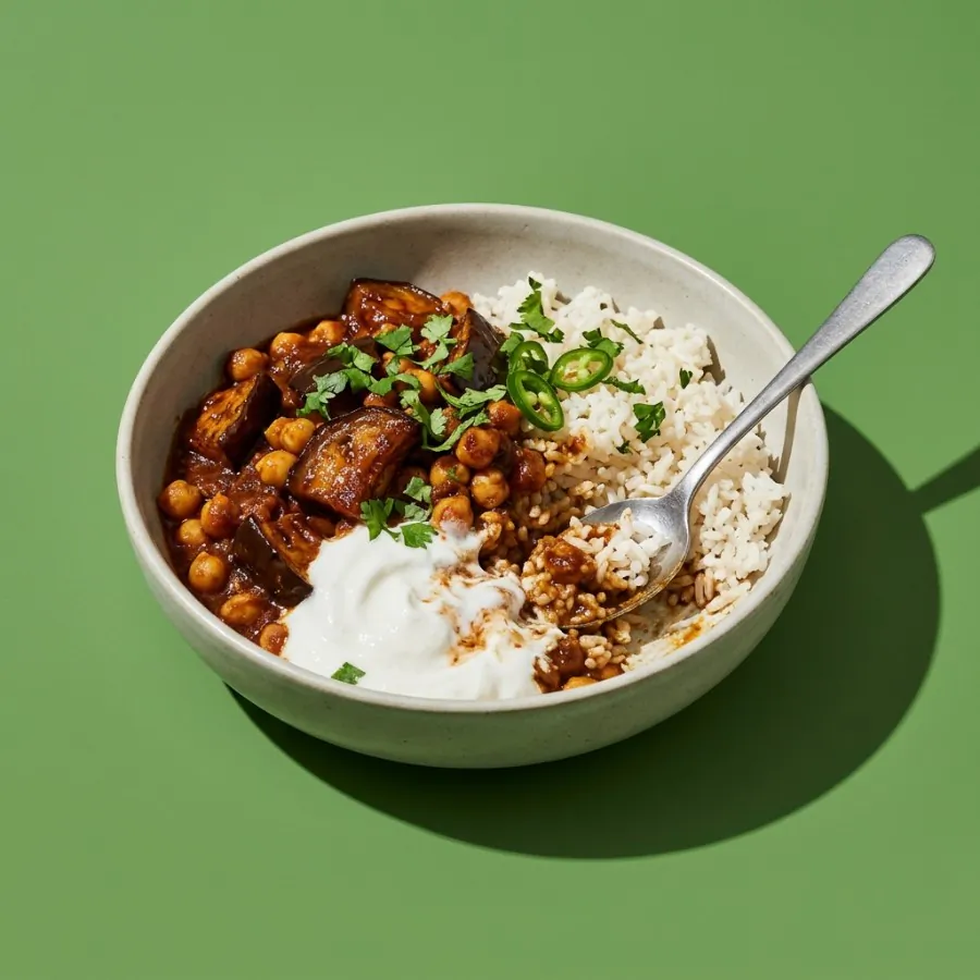 Tamarind aubergine and chickpea rice bowl with coconut yogurt, photo 3