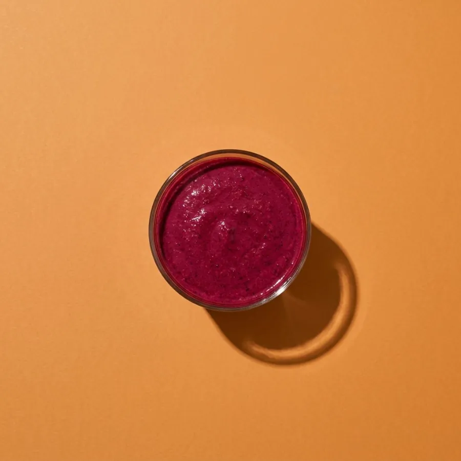 Vitamina de beterraba e frutas vermelhas