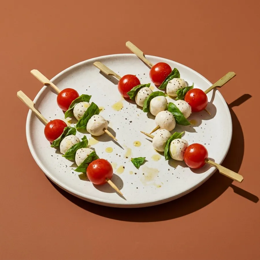 Tomato, basil and mozzarella skewers, photo 3