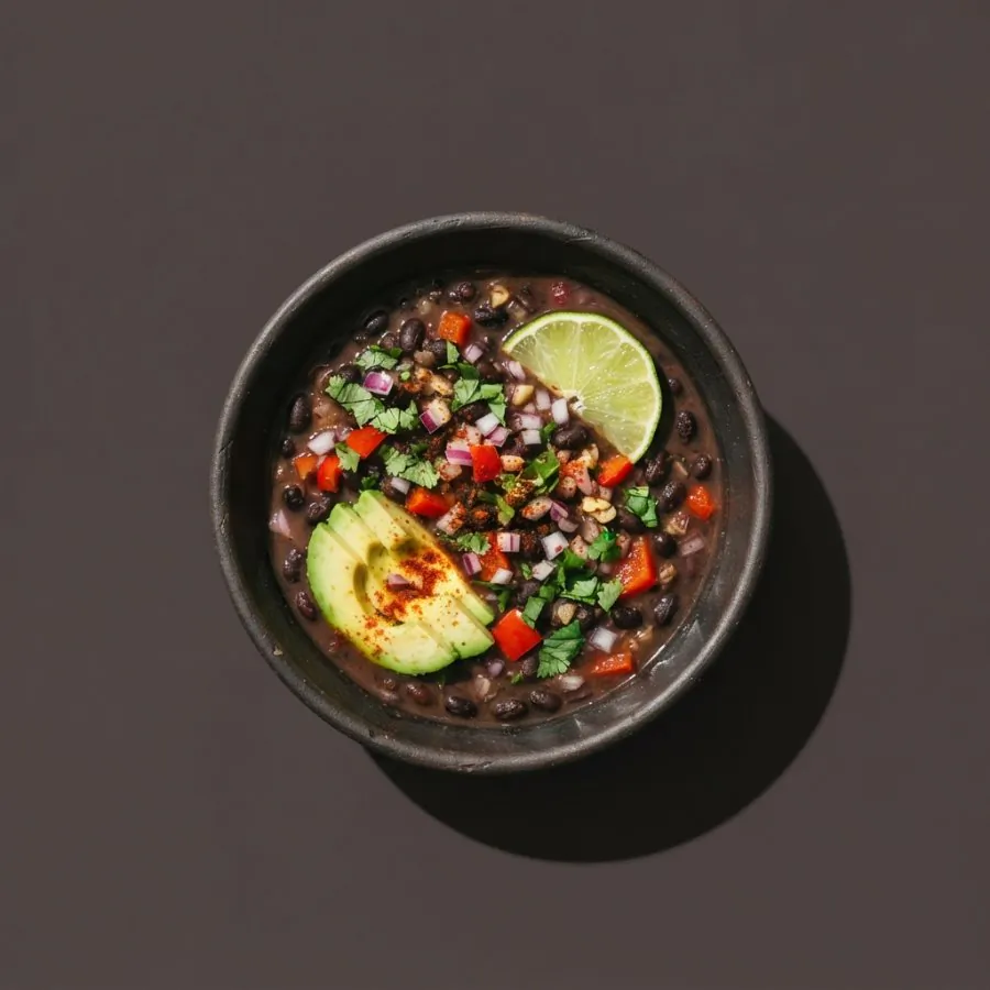 Zuppa di fagioli neri e lime